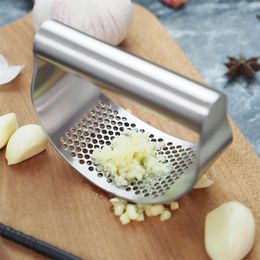 Multi-function Manual Garlic Press Curved Garlic Grinding Slicer Chopper Stainless Steel Garlic Presses Cooking Gadgets Tool 827