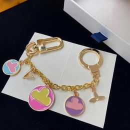 Designer Letter V Keychain Women High Quality Car Keyring Gold Black Metal Small Charm Bag Pendant Jewelry Good Gift