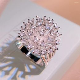 Cluster Rings Stamp Light Luxury Super Flash Zircon Hollow Snowflake Ring Female Party Birthday Jewellery Couple Decoration Gift Wholesale