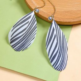 Dangle Earrings Uer Ed01590c 2023 Black White Stripes Feather OL Drop For Women Christmas