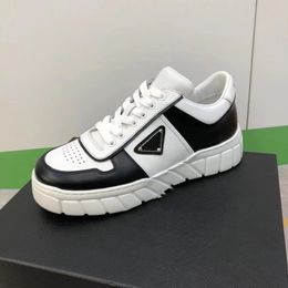 Prad Triangle Leather Sneakers men Designer Logo shoes Travel Flat lace-up Casual Bright lacquer leather Prads Thick bottom shoe platform lady Sports Trainers 01