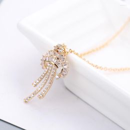 Pendant Necklaces High Quality Feminine Chic Hemicycle Flowers Phoenix Tail Collarbone Chain Necklace ZIRCON GIFT Wedding Party Jewellery