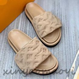 Top Men's Women's Rubber Designer Slippers Shoes Summer Beach Outdoor Cool Slipper Fashion Wide Designers Slides Lady Household Slide Flat Flip Flops Sandals