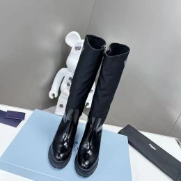 Neues Dreieck gebürstet Leder Nylon Kniestiefel klobige Blockabsätze Mandelzehen Zip-On-Reißverschluss für Frauen Luxusdesigner Fashion Shoes Factory Schuhe Größe 35-41