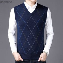 LTBW New Arrival V-neck Vest For Man Solid Color Casual Business Knitted Top Autumn Sleeveless Knit Sweater Cotton Clothes HKD230828
