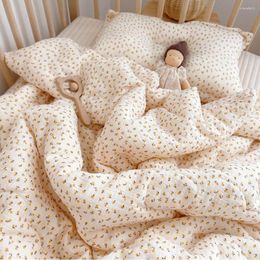 Blankets Baby Blanket Gauze Soft Thermal Daisy Crib Comforter Lace Edge Breathable Infant Bedding Large Warm Growth