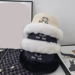 Bucket Hats Designers High-end Brand Letters Print Wide Brim Hat Solid Colour Winter Keep Warm Pure Cotton Cashmere Deckle Edge Baseball Cap Fashion Accessories