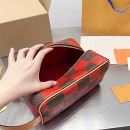 Designer Cosmetic Bags Cosmetic Cases luxurys handbags makeup bag Classic Checkerboard Genuine leather material womens purses coin bag