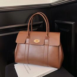 Hip Top Quality Tote Bag Leather Shoulder Designer Bag Women Leather Handbag British Brand Satchels Totes Crossbody Messenger Bag 230802