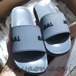 2023 Slippers Sandals Women Fashion Letter Slides Luxury Summer Ladies Hotselling Flip Flat Rubber Gear Bottoms Sandal Beach Designer Shoes size44