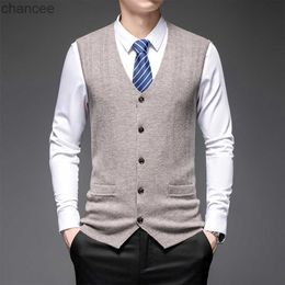 Spring Autumn New Arrivals Men's Sleeveless Kniting Cardigan Fashion V-Neck Smart Casual Classic Suit Sweater Vest 100% Wool HKD230828