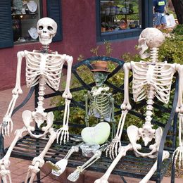 Decorative Objects Figurines 6090cm Halloween Skeleton Plastic Simulation Human Bones Ghost Body Party Home Bar Haunted House Props Decor 230828