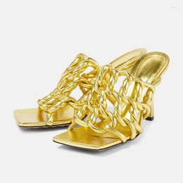 Slippers Arden Furtado 2023 Summer Fashion Metallic Glossy Microfiber Weave Square Toe Open Stilettos Heels Sexy Woman Word