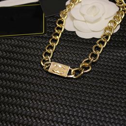 16Style Luxus Designer Brief Anhänger Halsketten 18K Gold plattiert dicke Kettenpullover Halskette für Frauen Hochzeitsfeier Hochwertiger Schmuck