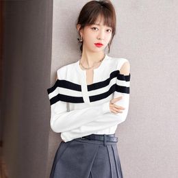 Women's Sweaters 2023 Autumn French Style Lady Off Shoulder Sweater V-Neck Wool Knit Black And White Splice Stripe Top Pullover