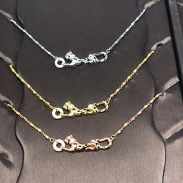 Boutique Silber 925 Grünäugiger Leopardenkopf-Emaille-Diamant-Damenanhänger, der sich der Herstellung von hochwertigem Schmuck für Damenhalsketten und eurasischen Kaka-Geschenken widmet