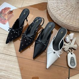 Scarpe eleganti da donna per la casa versione alta B firmate 2023 scarpe col tacco alto con doppia fibbia in metallo con marchio di moda cuspide