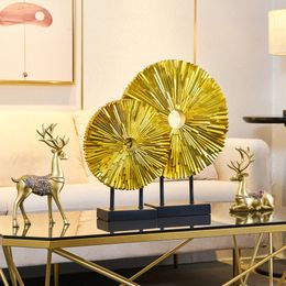 Decorative Objects Figurines European Light Luxury Resin Ornaments High Sense Home Office Wine Cabinet TV Decoration Highend Gifts for Friends 230829