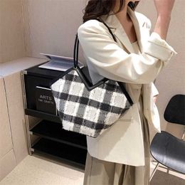 Evening Bags Large Capacity Bag for Women's Spring summer New Fashion Checker Shoulder Underarm Small Design Commuter Tote 230828
