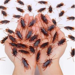 Artificial Fake Cockroach Halloween Props Funny Trick Joke Toys Lifelike Roaches Bug Halloween Spoof Decoration Gift GC2266