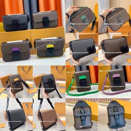 S Lock Sling Waist Bags Vertical Wearable Wallet Trunk Lock Messenger Bag Emed Leather Canvas Designers S Slingbag Cross Body Magnetic Closure
