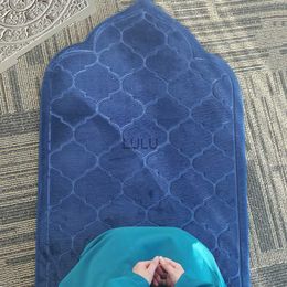 Prayer Mat for Muslim Ramadan Flannel Carpet Worship Kneel Embossing Floor Carpets Non-slip Prayer Rug Gift Portable Prayer Mats HKD230829