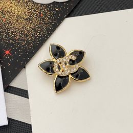 20style Brand Designer Double Letter Brooch Women Pearl Rhinestone Brass Copper Brooch Suit Pin Fashion Jewelry Accessories