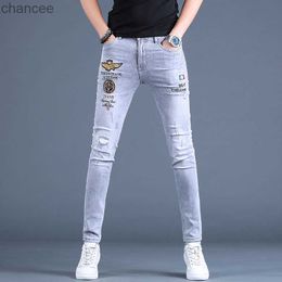 Beggar Style Mens Slim-fit Ripped Jeans High Quality Embroidery Stretch Denim Pants Scratches Sexy Grey Jeans Pants; HKD230829