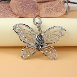 Pendant Necklaces Butterfly Shape Necklace 18K Silver Color Chains Metal Material Charms For Women Jewelry Gift 47x75mm
