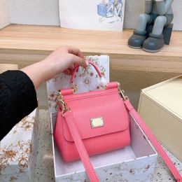 2023 neue Tasche Designer Umhängetaschen Top Qualität Griff Einkaufstasche Kette Umhängetasche Flap Clutch Geldbörse Leder Handtasche Schmuck Herz Schnalle Taschen Geldbörsen