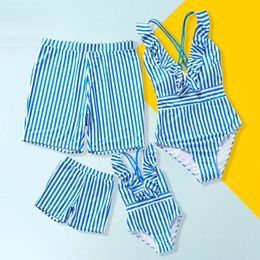 Family Matching Outfits Summer Family Matching Swimsuit Print Striped Mother Daughter Clothing Set Mom Daddy Baby Girl Boy Family Look Clothes 230828