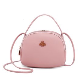 Shopping Bags Trend Simple Little Bee Messenger Shoulder Bag Cartoon Cute Casual Portable Cosmetic 230828