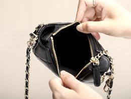 23 New Crescent Bag Damen-Handtasche mit einer Schulter, zwei Verschlussschnallen aus Originalleder gepaart mit hellgoldenen Verschlüssen, perfekt für ultimative Größe: 14 10,5 5,5 cm
