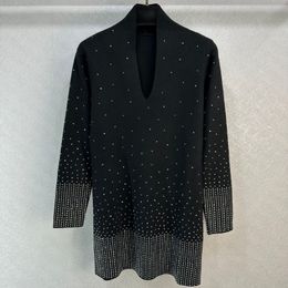 23ss Camicia elegante da donna in maglia Abito firmato Strass Runway Scollo a V Manica lunga in lana Designer Crop Top Abito canotta Elasticità di fascia alta Abito pullover aderente a trapezio