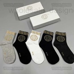 Designer Luxury Mid-tube Socks Fashion Mens And Womens Casual Cotton Breathable Pattern Printed 5 Pairs Sock EJ0R