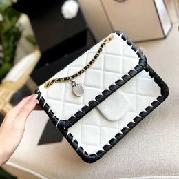 2022ss French Women Trend Woven Designer Shoulder Bag Diamond Lattice Quilted Leather Crossbody Tofu Fashion Retro Cosmetic Handbag Suitcases Fanny Pack 20 23cm