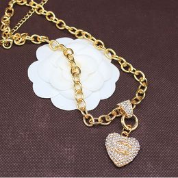 Designer Jewellery Pendant Necklaces Luxury Designer Letter Pendant Necklaces 18K Gold Plated Diamond Heart Pendant Sweater Necklace For Women Wedding Party