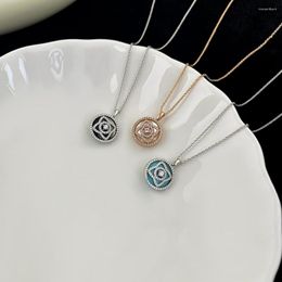 Pendant Necklaces 2023 Trend High Quality Sweet Delicate Elegant Luxurious Famous Jewelry Flower Disc Necklace For Women Anniversary Gift.