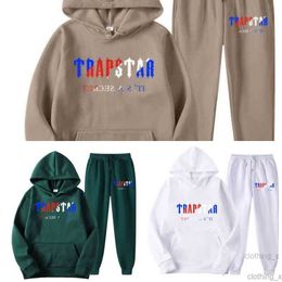 Tracksuit Trapstar Brand Printed Sportswear Men's t Shirts 16 Colors Warm Two Pieces Set Loose Hoodie Sweatshirt Pants Jogging Black White Solid Color Pink F1lq