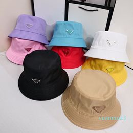 Designer ball Caps Couple Style Metal Triangle Label Fisherman Hat Sunscreen Sun Hat Outdoor Leisure Beach Hat Small Eave