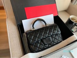 A Women Luxury Shoulder Bags Fashion Designer Handbag Flap Clutch Bag Metal Handle Wallet Leather Tote Messenger Bag Diamond Pattern Fashion Bag