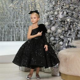 Girl Dresses First Communion 2023 Luxury Glitter Sequined One Shoulder Black Flower Dress For Wedding Big Bow Puffy Princess Costumes