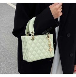 2024 Akşam çantaları kafes kış deri kadın tasarımcısı yeni çanta omuz mesleği kadın çanta