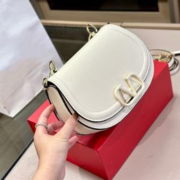 Saddle 2024 Designer Bag Fashion Women Leather Shoulder Bags Solid Clutch Tote v Letter Wallet with Box