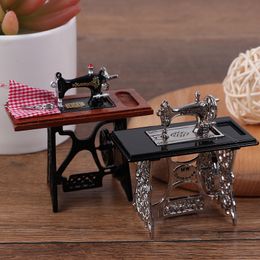 Doll House Accessories Kids Dollhouse Decor Miniature Furniture Wooden Sewing Machine with Thread Scissors for Dolls Toys Girls 230830