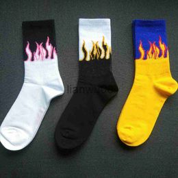 Others Apparel Unisex Flame Black White Yellow Fire Sokken Novelty Hip Hop Harajuku Socks Skateboard Calceines Mujer Street Skarpetki Socks J230830