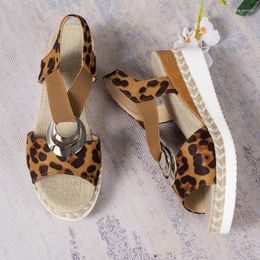 Sandálias moda leopardo impressão feminina 2023 decoração de metal cunhas sandalias mujer leve antiderrapante sapatos gladiador feminino