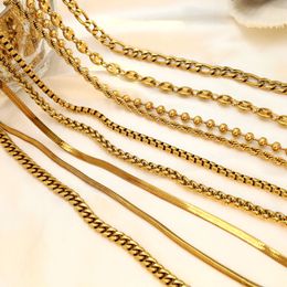 Personalisierte minimalistische Titanstahl-Halskette im europäischen und amerikanischen Ins-Stil. 18 Karat vergoldete kubanische Kette aus Edelstahl, Schlangenknochenkette, verblasst nicht