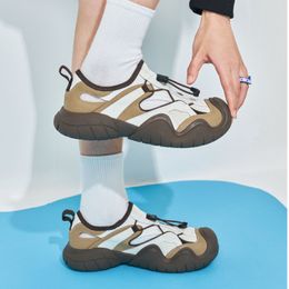 Sandali 2023 Primavera Scarpe con plateau piatte s Moda Scava Fuori Designer Running Student Zapatos casual 230830