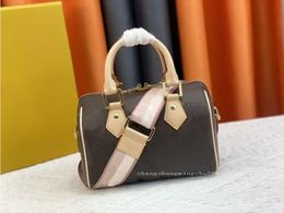 Brand women's shoulder bag have Safety Locks Hardware Luggage Tags Key Tags Soft Leather Casual Large Bag Fashion messenger bag handbag Pillow bag